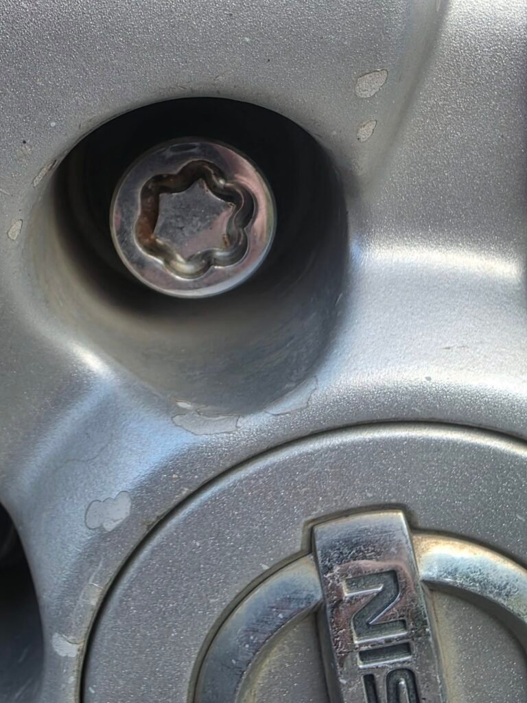Nissam Pathfinder 2011 wheel locking nut key replacement