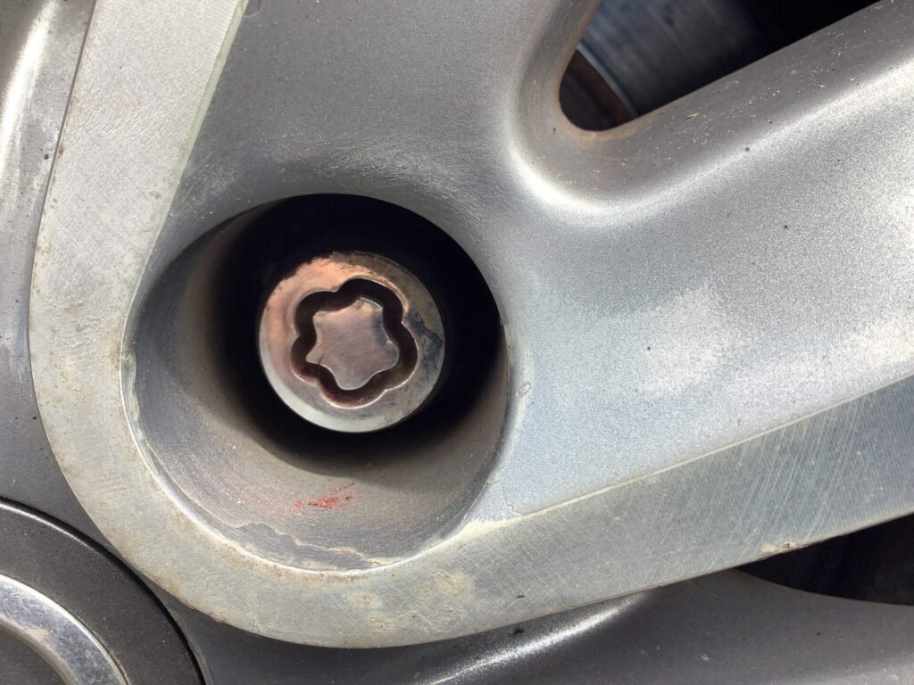 Nissan 2013 Qashqai wheel locking nut key replacement