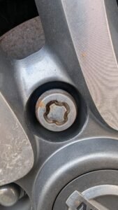 Nissan juke techna 2016 wheel locking nut key replacement