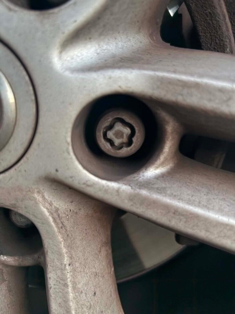 Nissan qashqai qashqai 2009 wheel locking nut key replacement