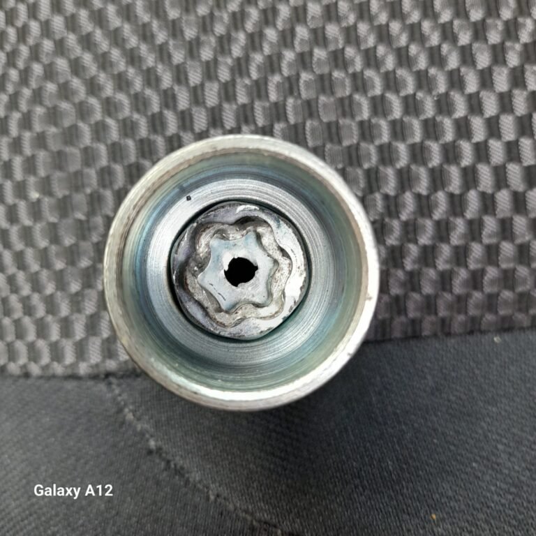 Nissan type J11 Qashqai Acenta DC1 wheel locking nut key replacement