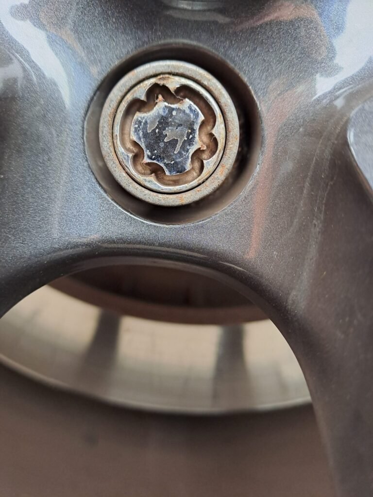 Nissan 370z Nismo 2018 wheel locking nut key replacement