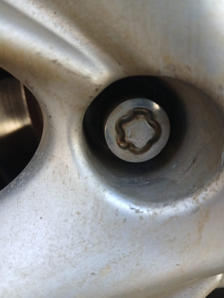 Nissan Altime wheel locking nut key replacement