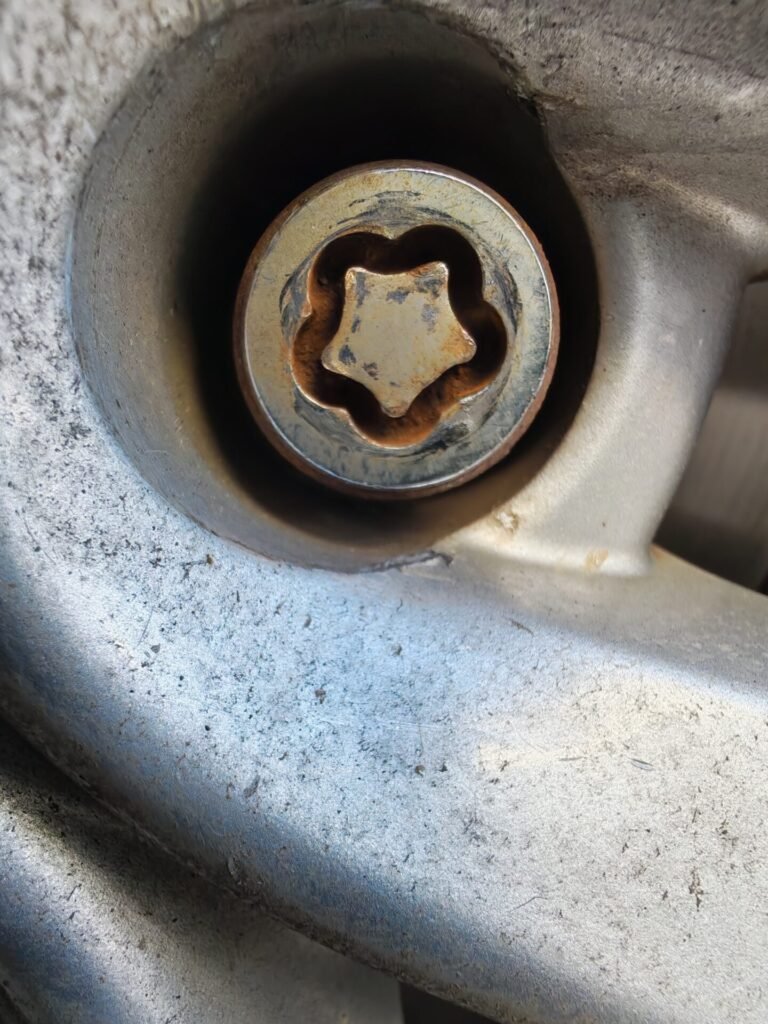Nissan Juke 2012 wheel locking nut key replacement