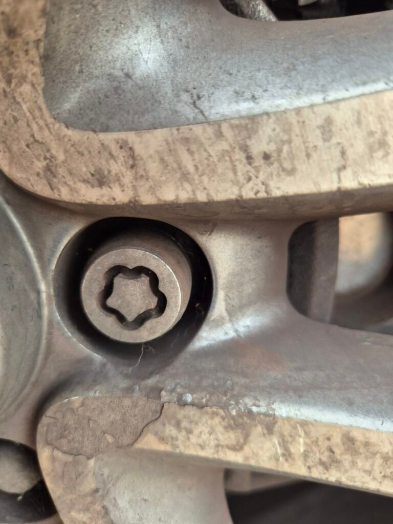 Nissan Juke 2015 wheel locking nut key replacement