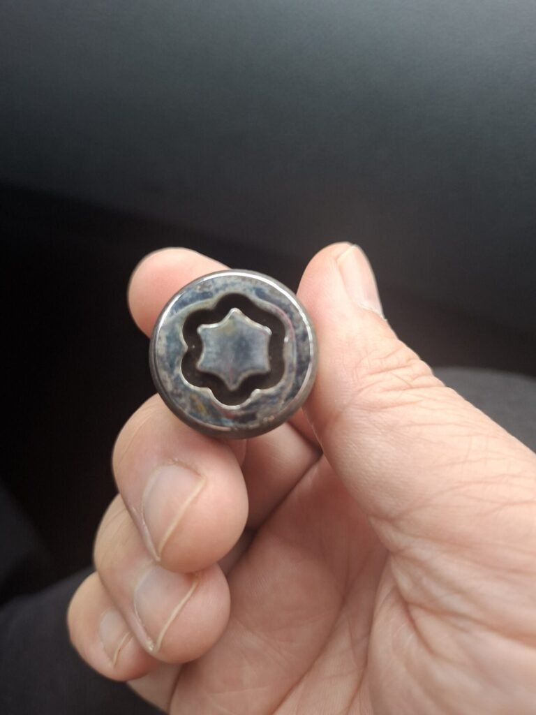 Nissan Juke 2018 wheel locking nut key replacement