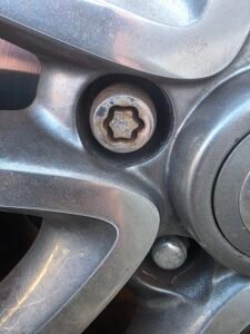 Nissan Juke wheel locking nut key replacement