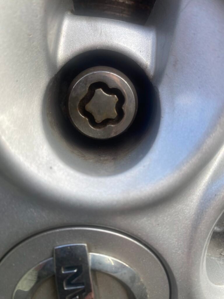Nissan Juke wheel locking nut key replacement