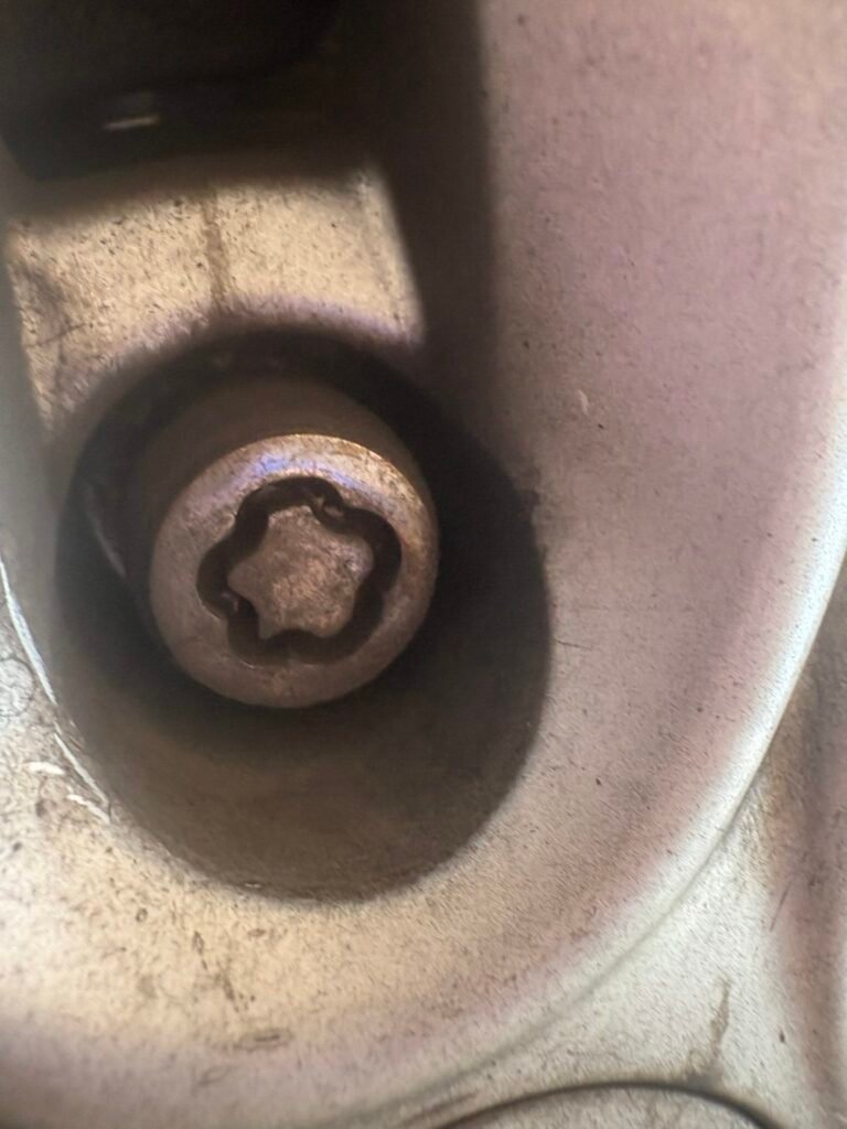 Nissan Juke wheel locking nut key replacement