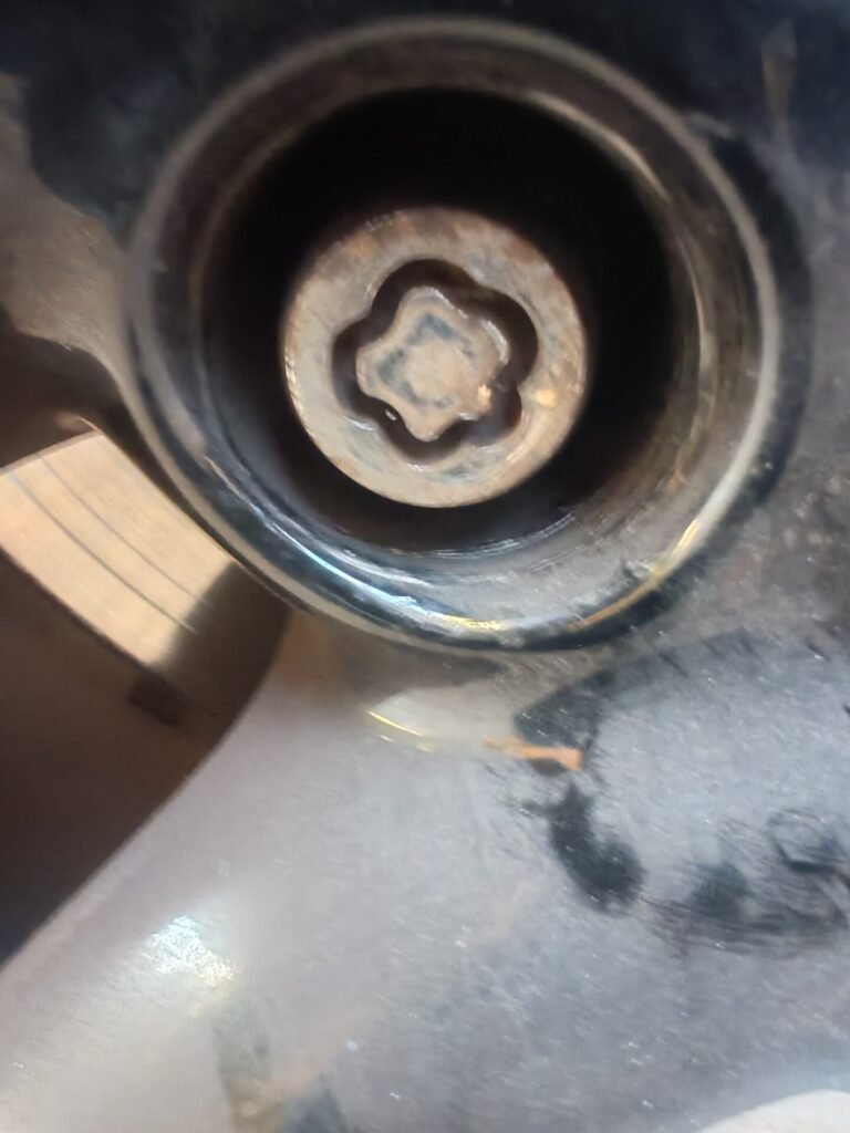 Nissan Juke wheel locking nut key replacement