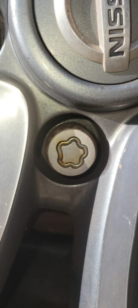 Nissan Juke wheel locking nut key replacement
