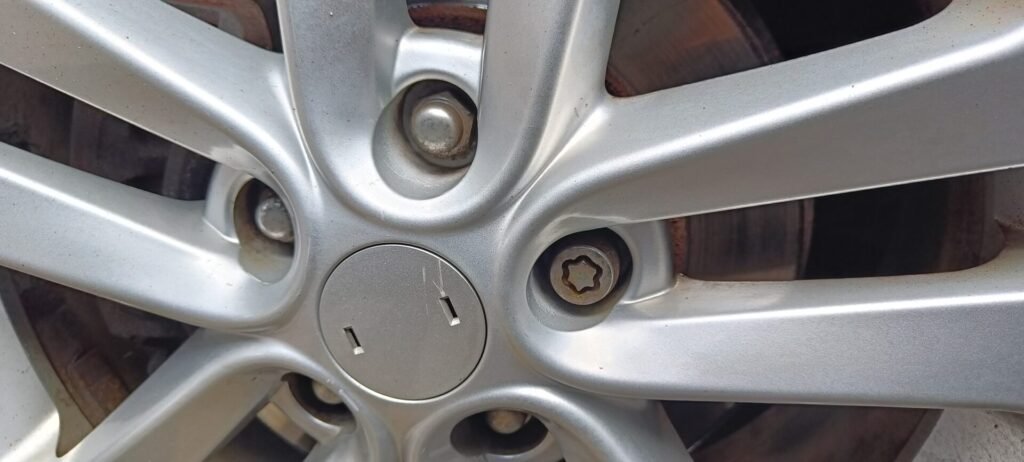Nissan Juke wheel locking nut key replacement