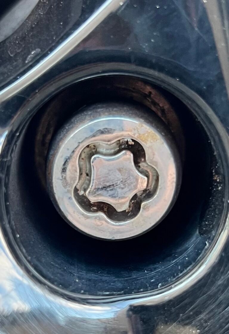 Nissan Juke wheel locking nut key replacement
