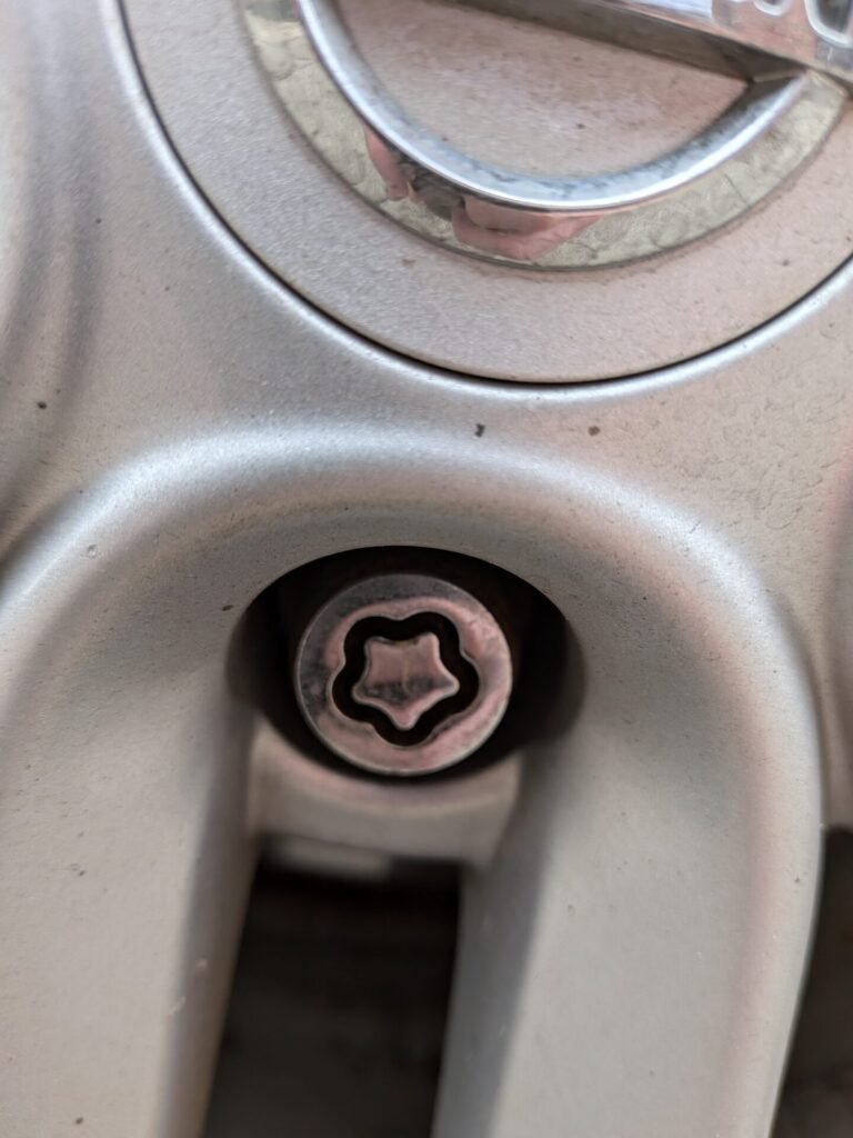 Nissan Juke wheel locking nut key replacement