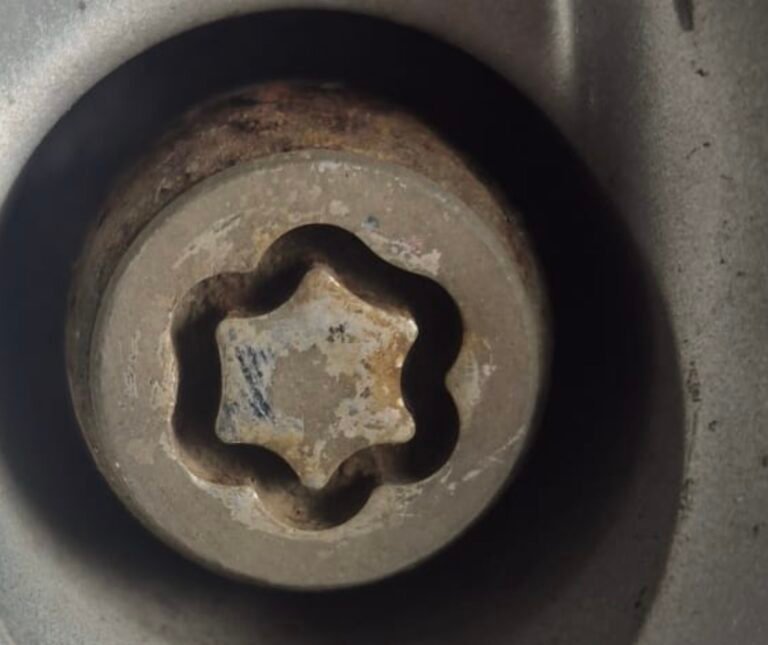 Nissan Juke wheel locking nut key replacement