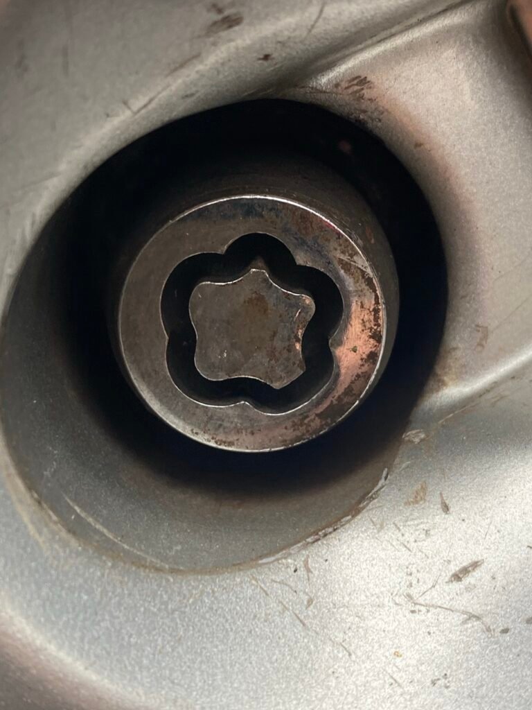 Nissan Juke Tekna wheel locking nut key replacement