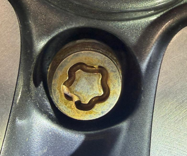 Nissan Juke wheel locking nut key replacement
