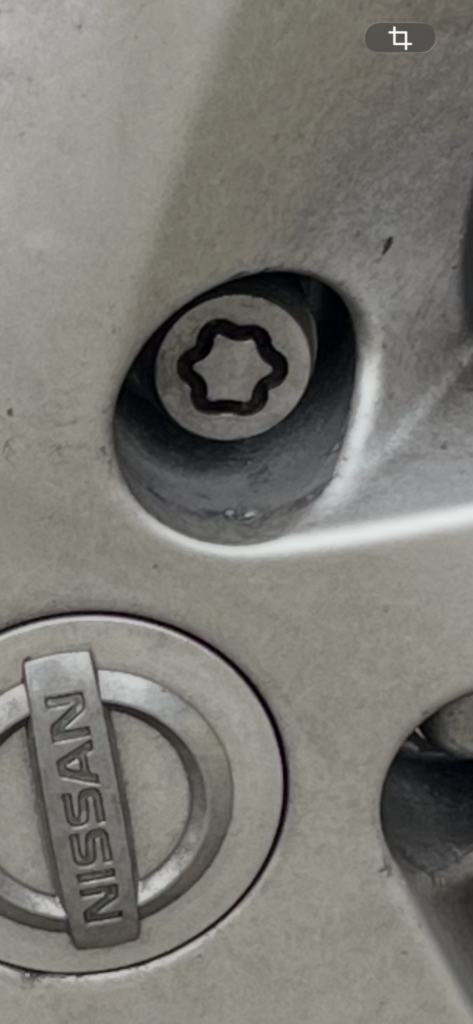 Nissan Juke wheel locking nut key replacement
