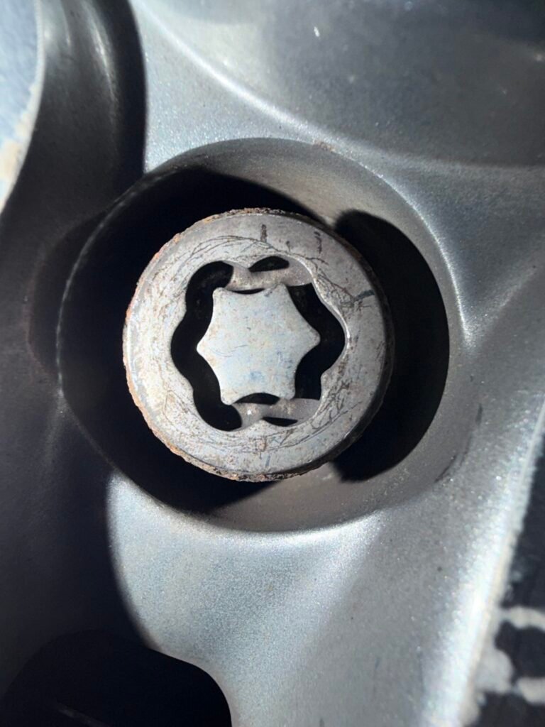Nissan Juke wheel locking nut key replacement