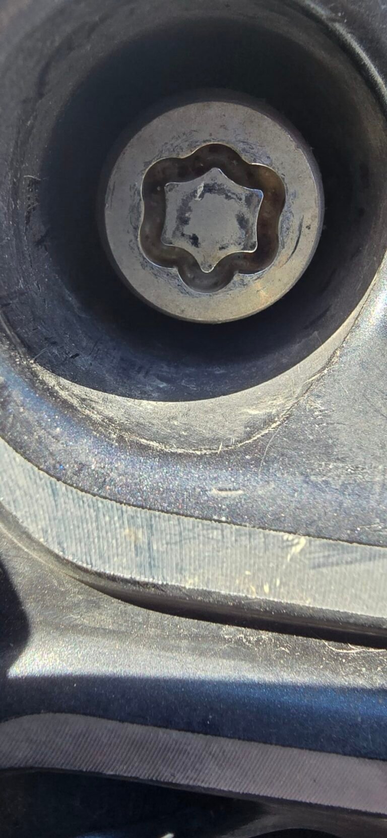 Nissan Leaf 2018 wheel locking nut key replacement