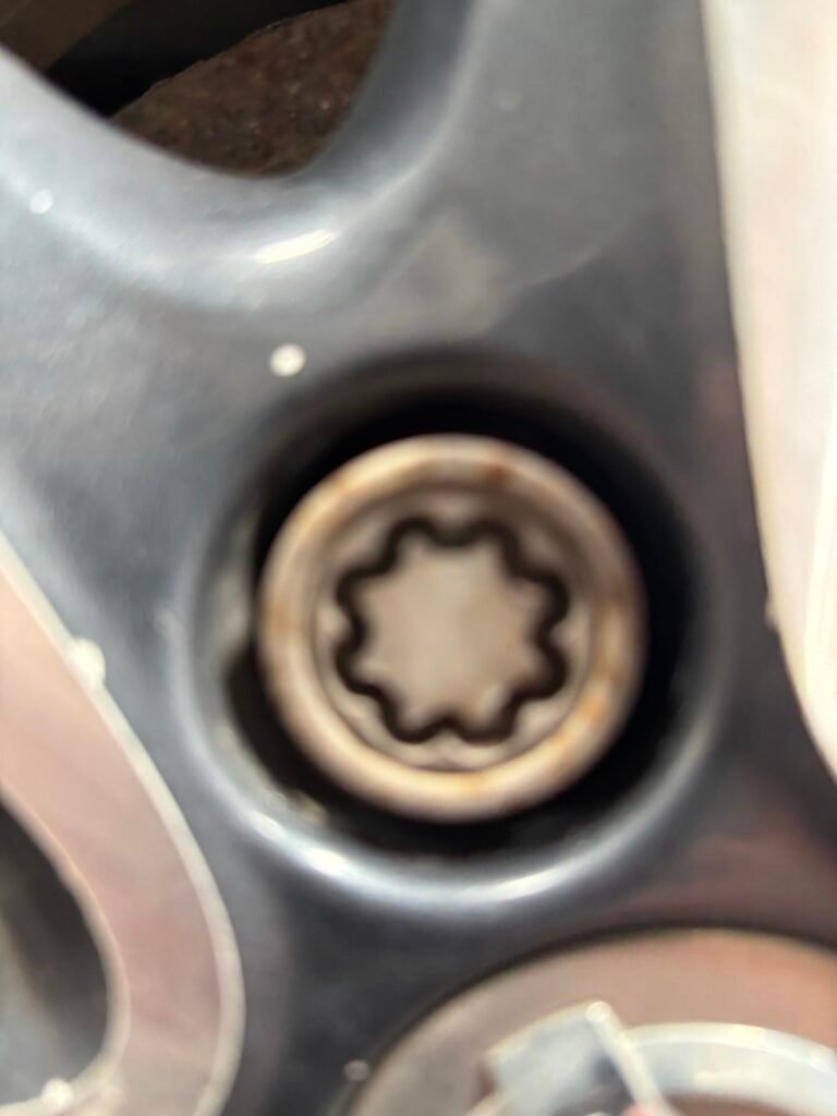 Nissan Micra 1.2 dig-s wheel locking nut key replacement