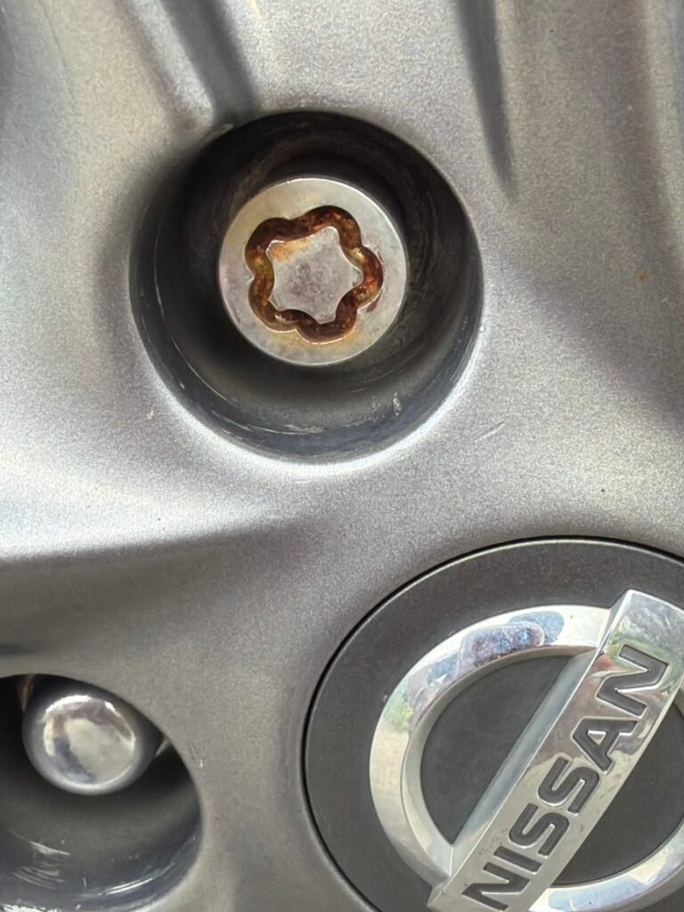 Nissan Murano wheel locking nut key replacement