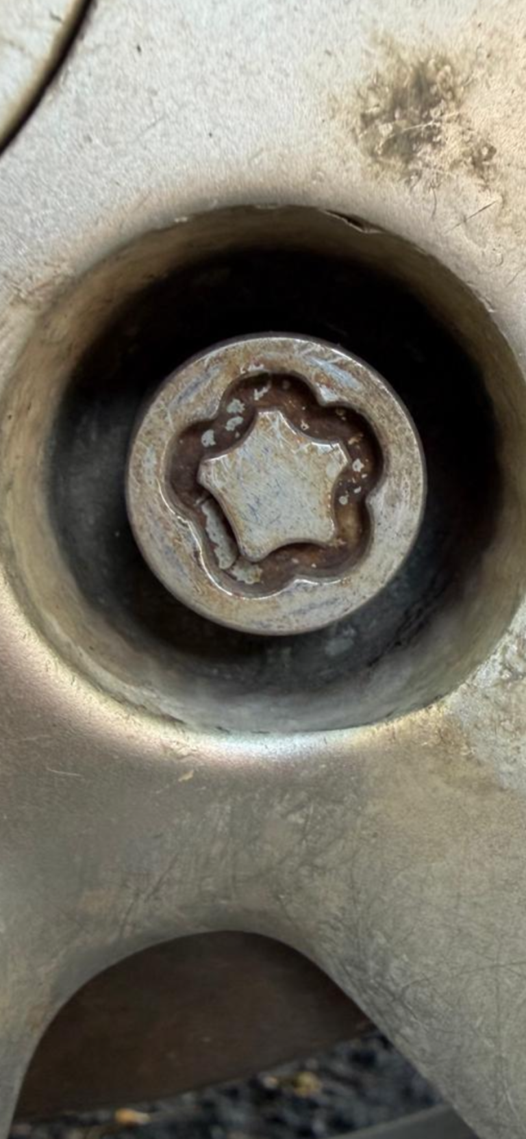 Nissan Note wheel locking nut key replacement