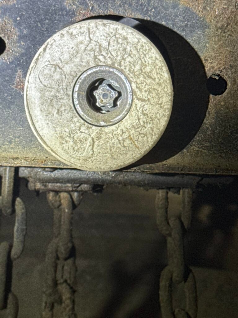 Nissan NP300 Pickup wheel locking nut key replacement