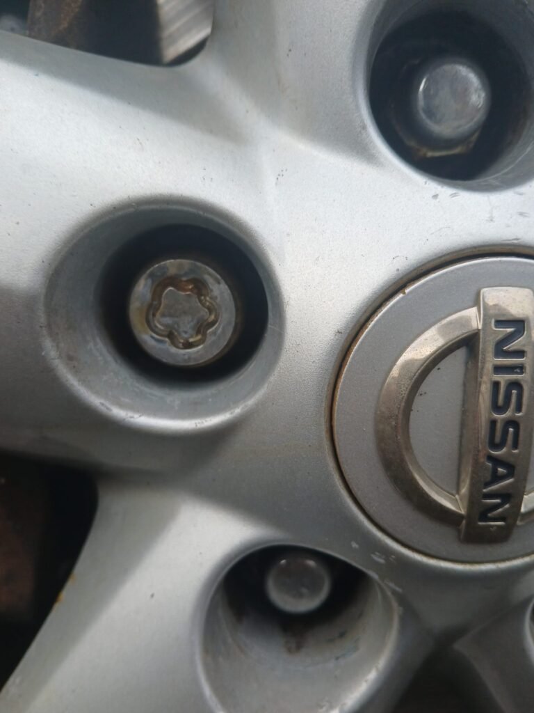 Nissan Qashqai +2 wheel locking nut key replacement