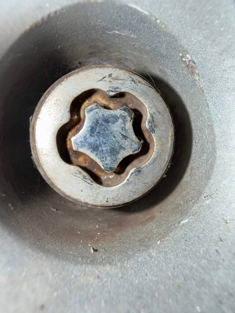 Nissan Qashqai Acenta DCI 2WD wheel locking nut key replacement
