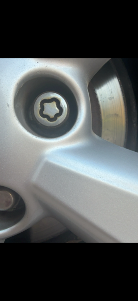 Nissan Qashqai wheel locking nut key replacement