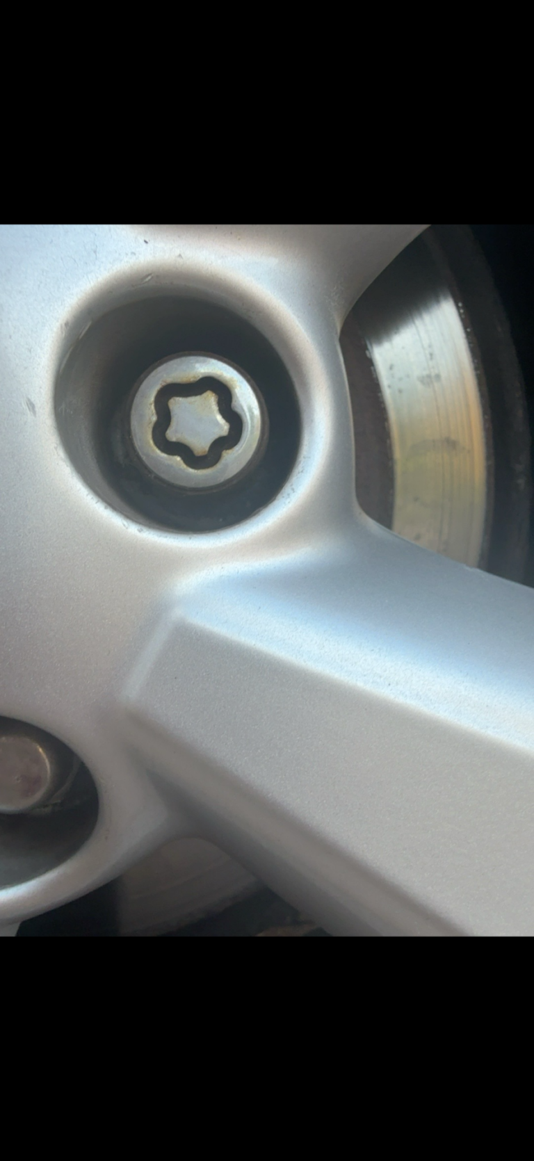 Nissan Qashqai wheel locking nut key replacement