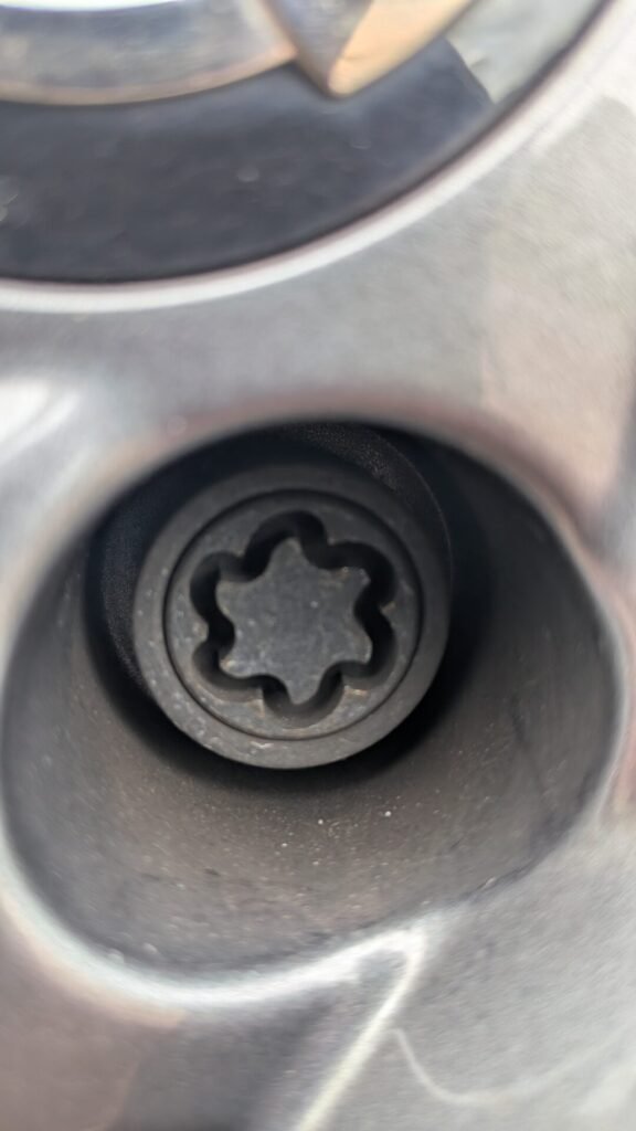 Nissan Qashqai wheel locking nut key replacement