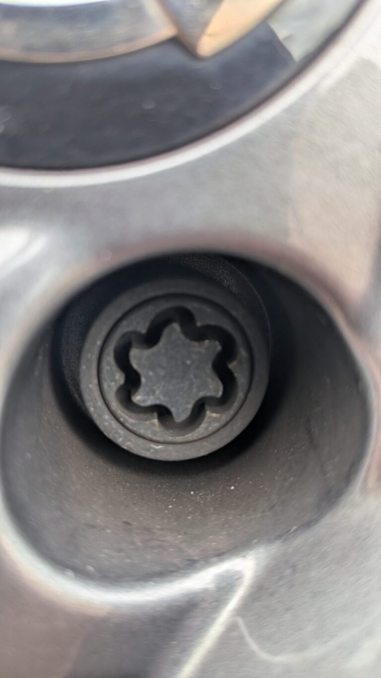 Nissan Qashqai wheel locking nut key replacement