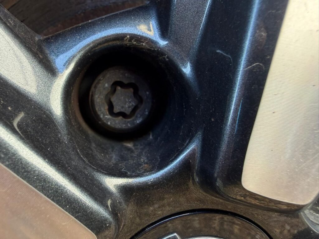 Nissan Qashqai wheel locking nut key replacement