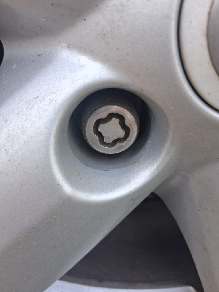 Nissan Qashqai wheel locking nut key replacement