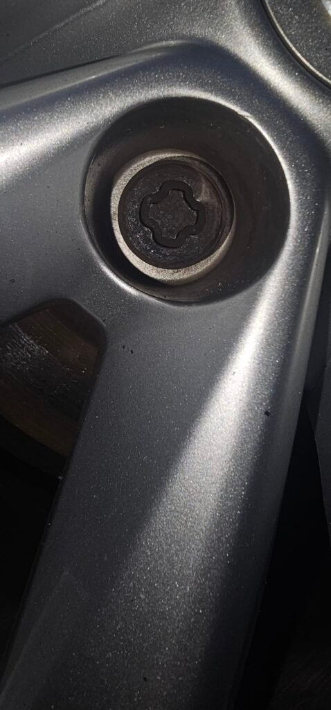 Nissan Qashqai wheel locking nut key replacement