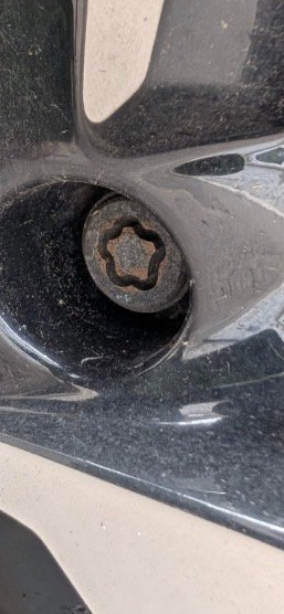 Nissan Qashqai wheel locking nut key replacement