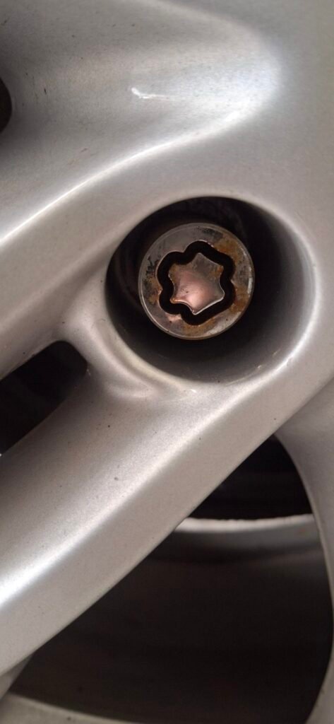 Nissan Qashqai wheel locking nut key replacement
