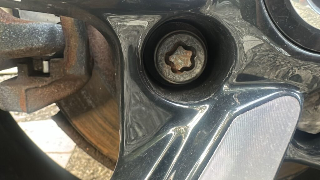 NISSAN QASHQAI wheel locking nut key replacement