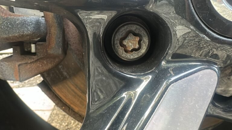 NISSAN QASHQAI wheel locking nut key replacement