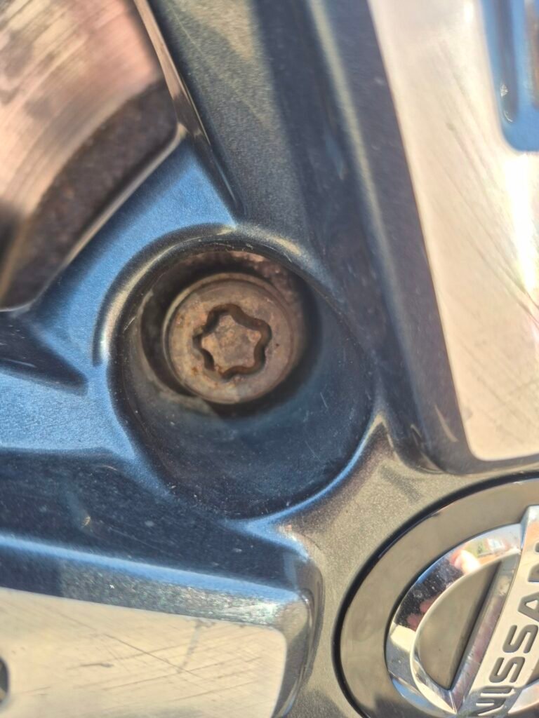 Nissan Qashqai wheel locking nut key replacement