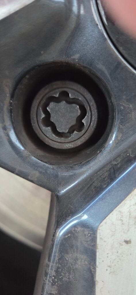Nissan Qashqai wheel locking nut key replacement