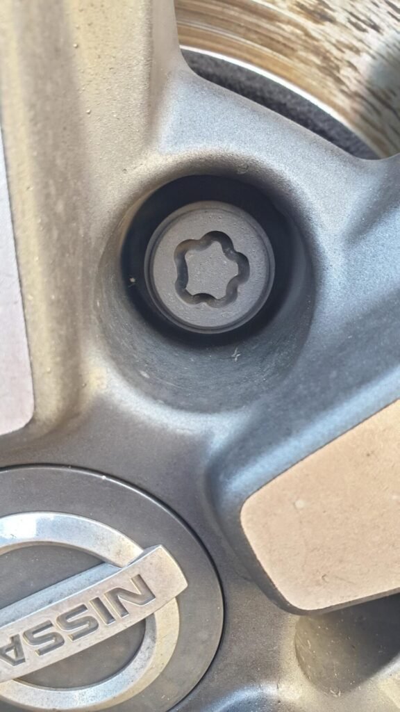 Nissan Quasqui wheel locking nut key replacement