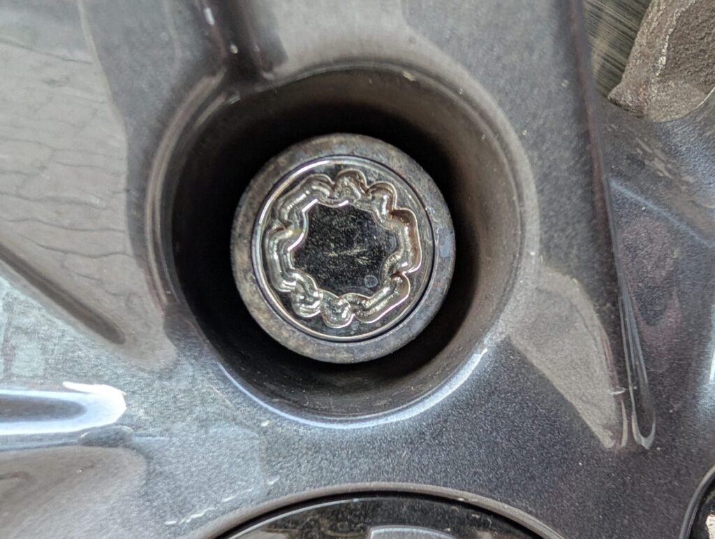 Nissan x-Trail 2024 wheel locking nut key replacement