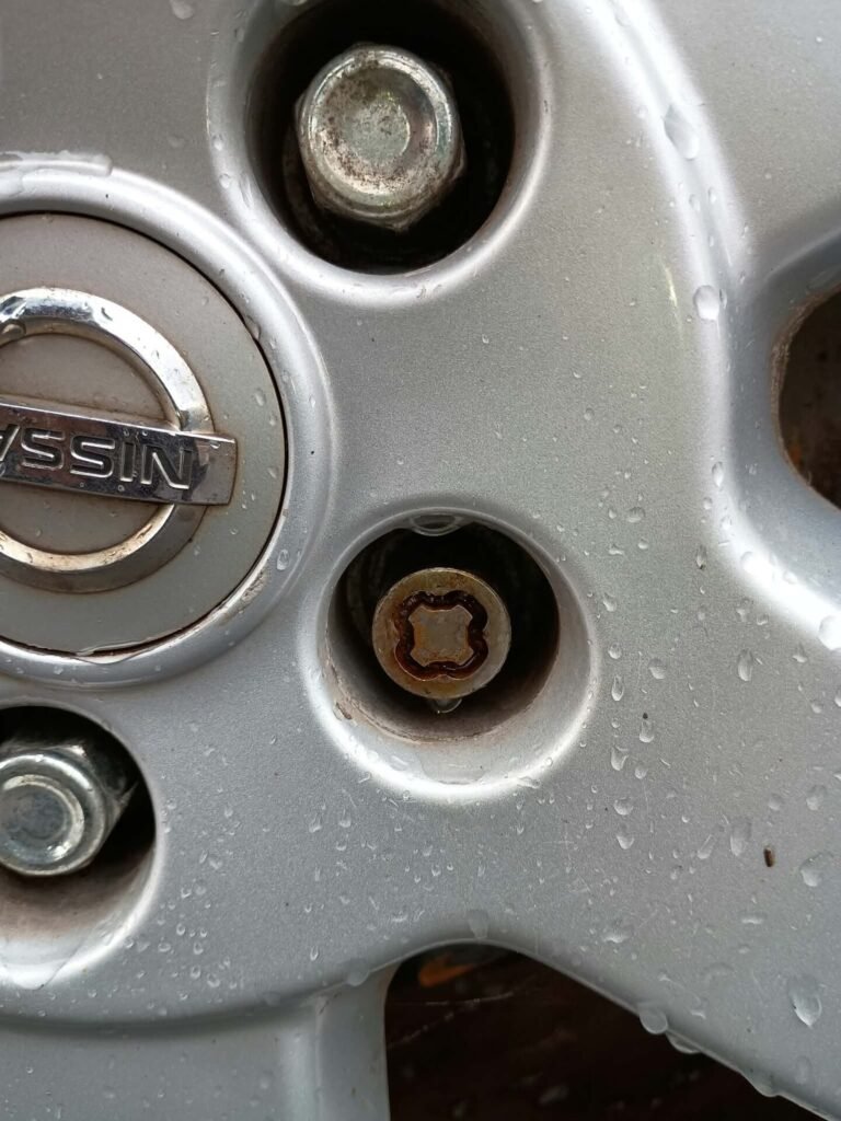 Nissan xtrail t30 wheel locking nut key replacement