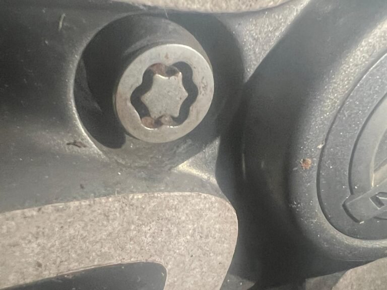 Nissan Juke wheel locking nut