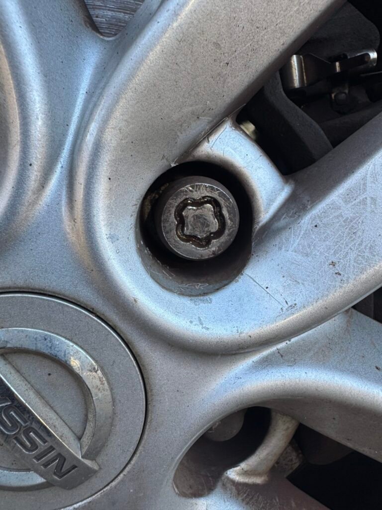 Nissan Juke lug nut key