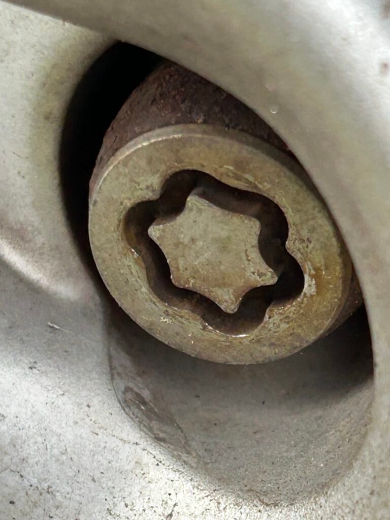 Nissan Juke wheel locking nut