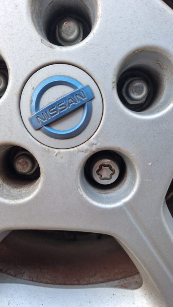 Nissan Leaf 2013 locking wheel nut key